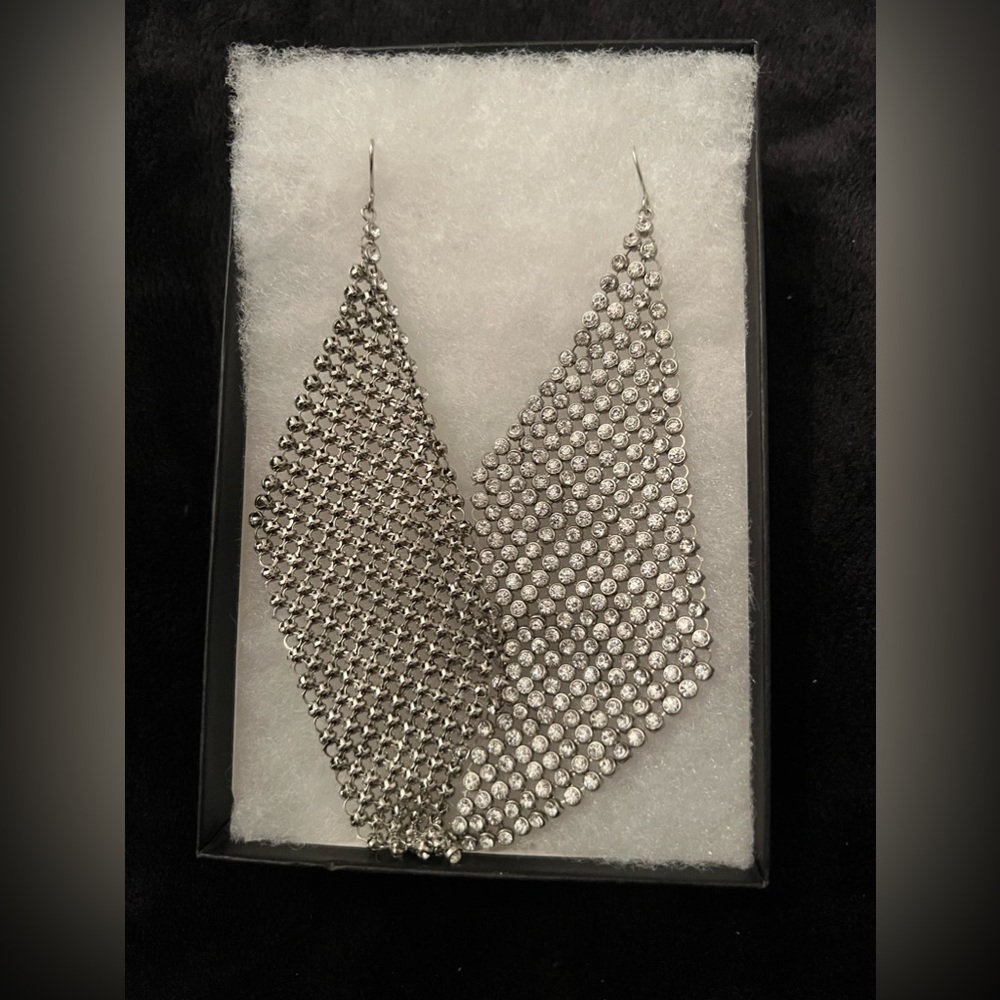 BEBE Swarovski Silver Rhinestone Chainmail Long Drop Earrings w Bracelet Set - Picture 9 of 13